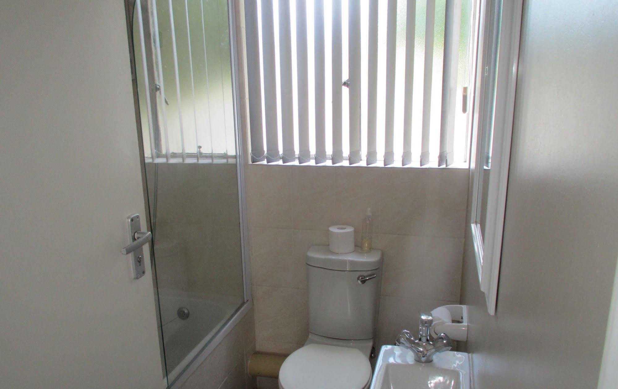 Clouds Guest House เดอร์บันวิลล์ ภายนอก รูปภาพ